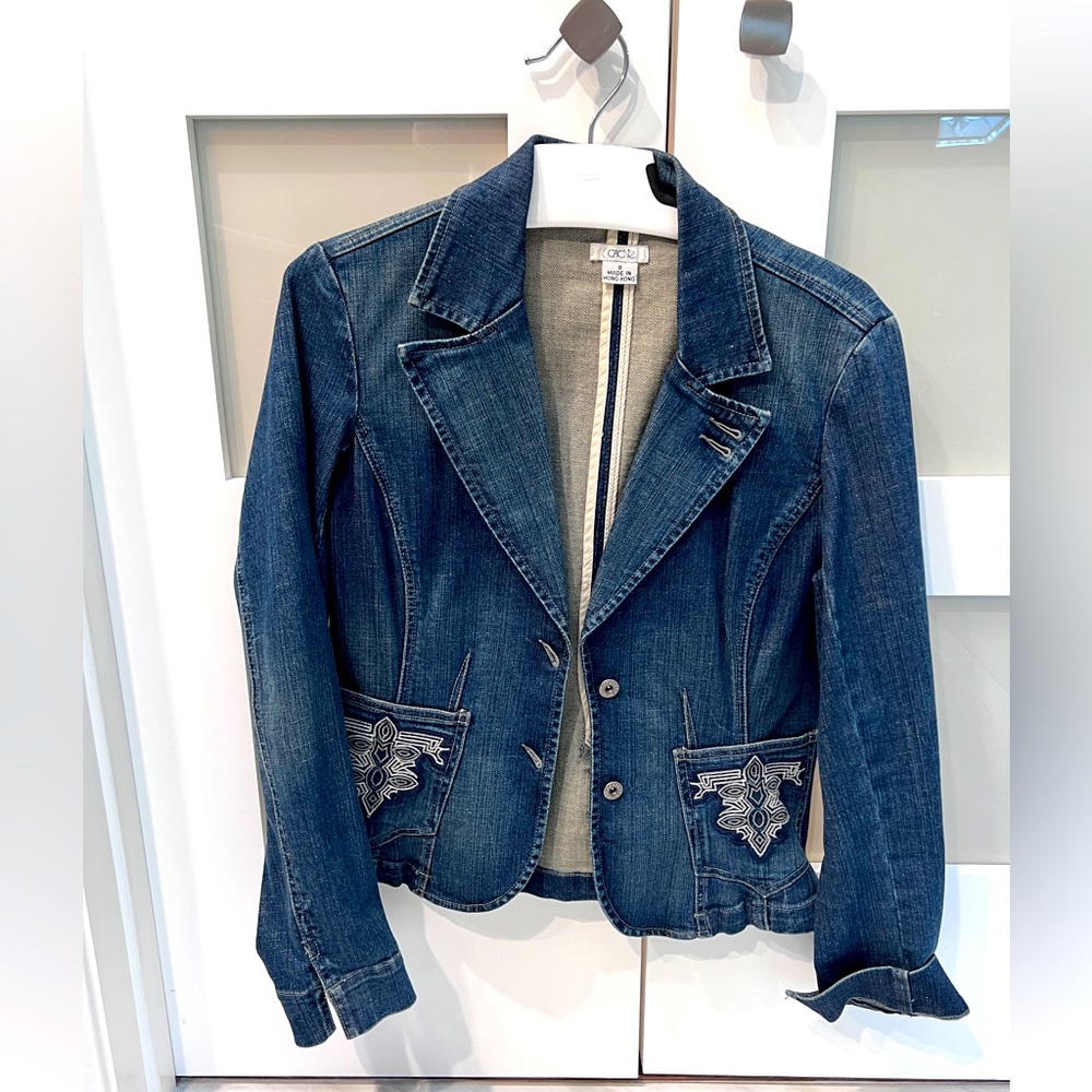 Cache Denim Jacket Jean Jacket size 8 Embroidery Pockets